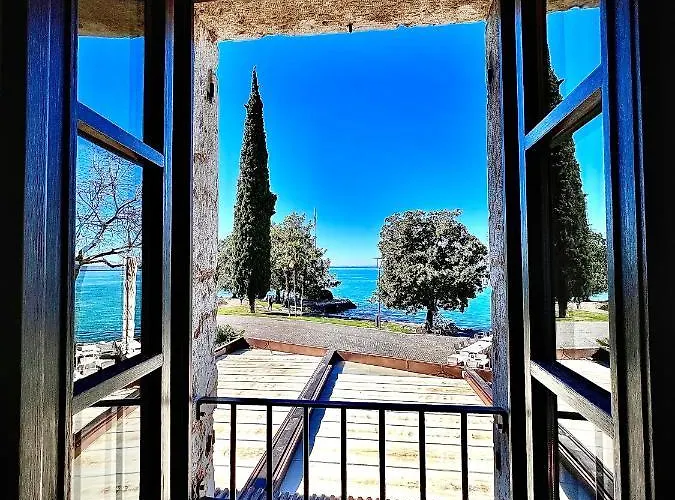 Merlo Nero Apartments